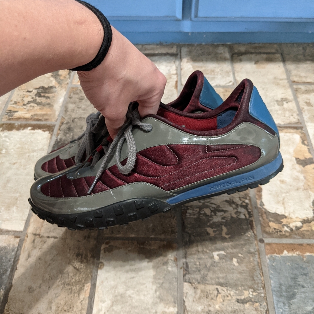Nike Fit Women's 6 Burgundy Fashion Sneakers - Picture 6 of 7